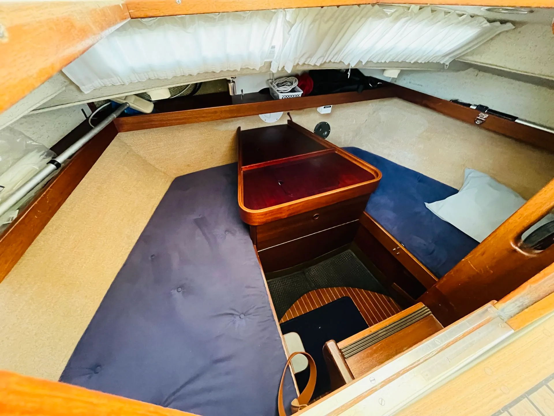 Camarote de popa amb lavabo propi